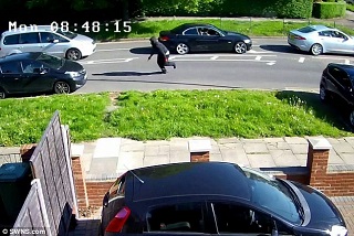 نجات غیر&zwnj;قابل باور خانم راننده از شیلک&zwnj;های مرگبار+ فیلم