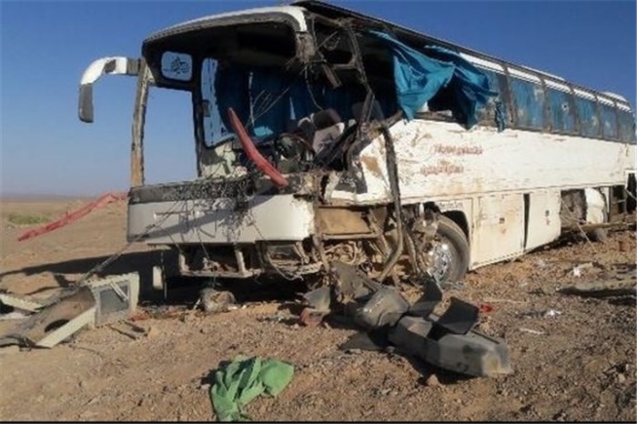۲۰ مجروح بر اثر تصادف اتوبوس با کامیون در محور حاجی آباد-بندرعباس