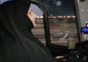 رانندگی شجاعانه یک خانم با اتوبوس بین شهری + فیلم