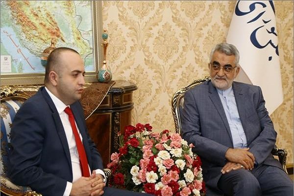 کشتار کودکان بیگناه و زنان در یمن نتیجه حمایت مستقیم آمریکا از عربستان است