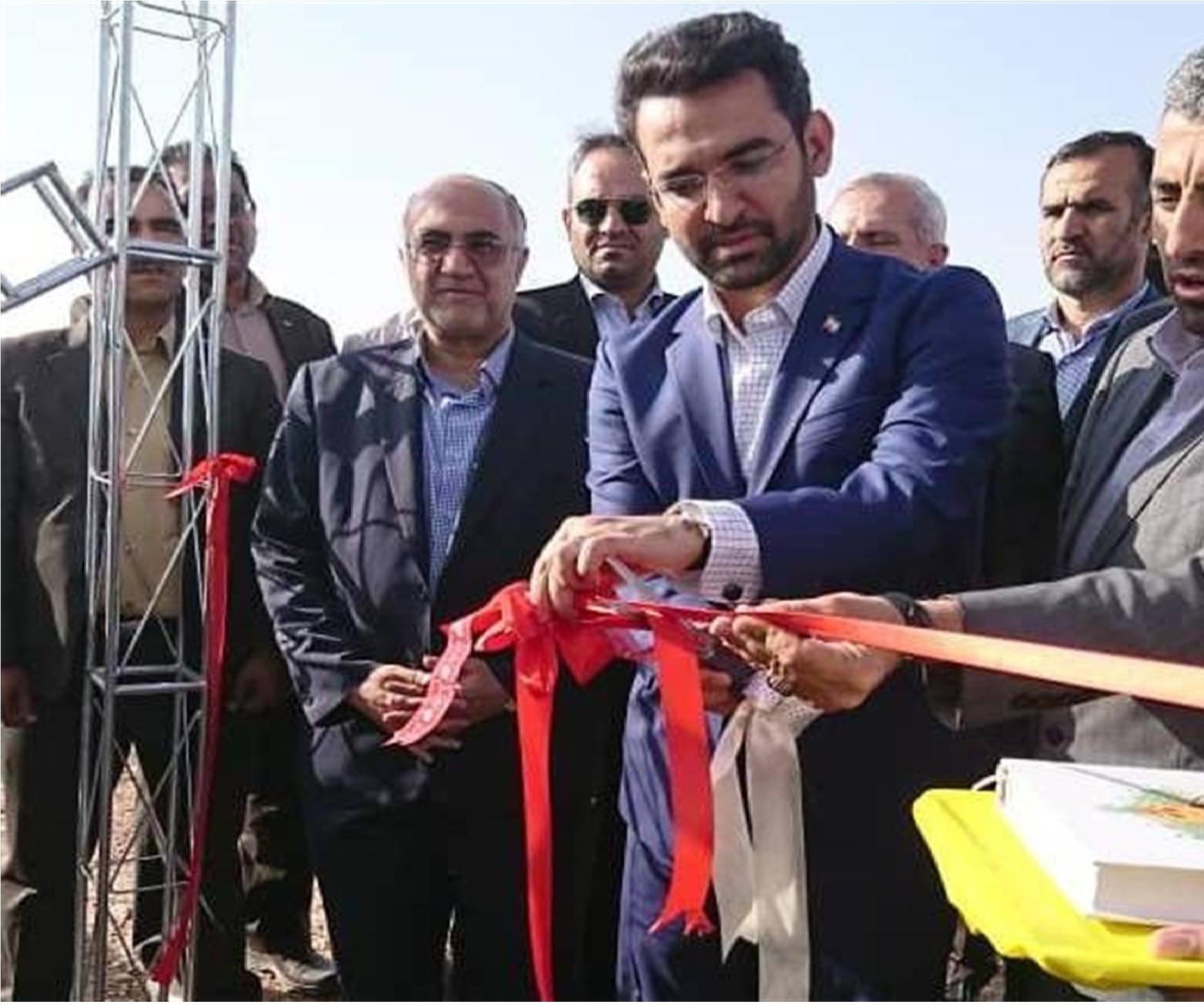 مشکلات ارتباطی مناطق محروم&zwnj; و زلزله&zwnj;زده استان کرمان برطرف شود