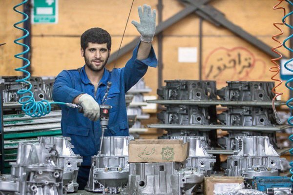 ثمره گرایش به رشته های نظری بیکاری جوانان است/ کشور با کمبود نیروی تکنسین مواجه است