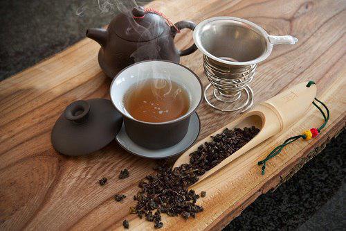 نقش چای در جلوگیری از ذخیره&zwnj;سازی چربی در کبد و کاهش قند خون