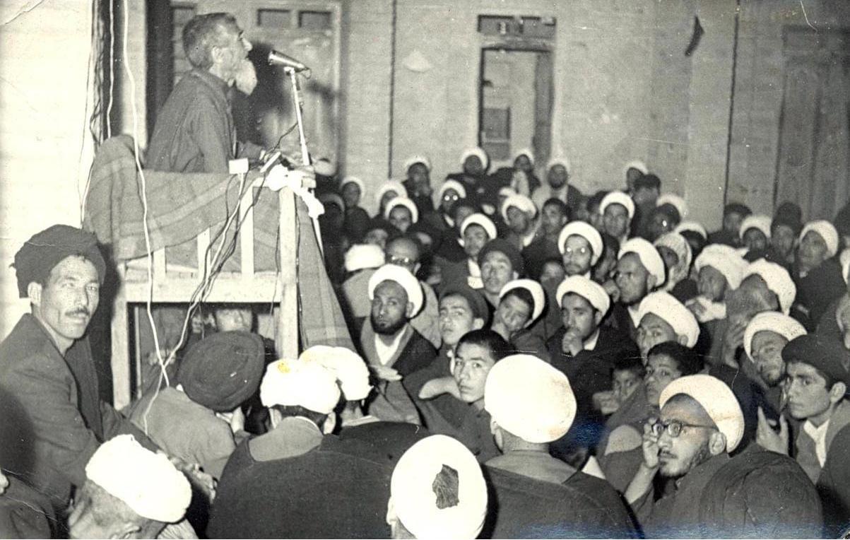 کشف حجاب در ظاهر یک تجدد خواهی اجباری بود، اما حکایتی دیگر داشت/مردم به رهبری علما به صحنه می&zwnj;آمدند