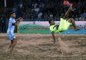 خیز ساحلی بازان کویر برای صدر جدول