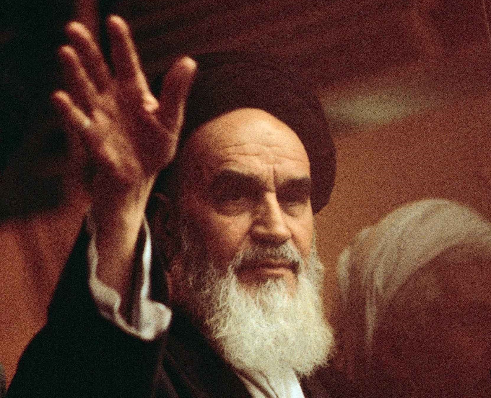 امام خمینی(ره): دولت و رئیس جمهور خدمتگزارند + فیلم