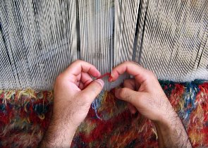 ایجاد هزار و ۱۵۹ طرح اشتغال فرش بافی برای مددجویان کمیته امداد در زنجان