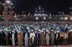 اقامه نماز مغرب و عشاء در حرم رضوی به امامت آیت&zwnj;الله نوری همدانی