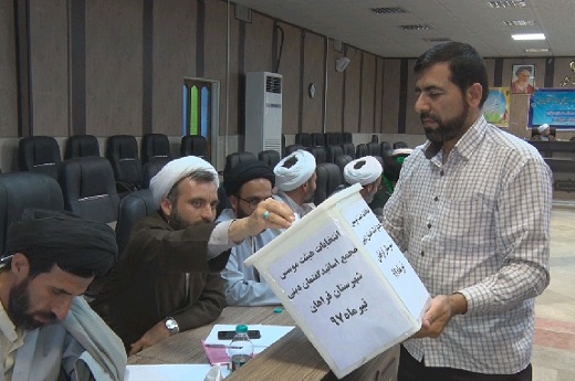 اعضای هیئت موسس مجمع اساتید گفتمان دینی استان مرکزی انتخاب شدند+عکس