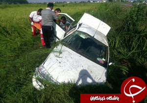 انحراف و واژگونی خودرو در زمین شالیزاری