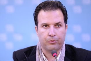 انتقاد تند کارگردان «در وجه حامل» از اجرای نمایش در سالن های سینما