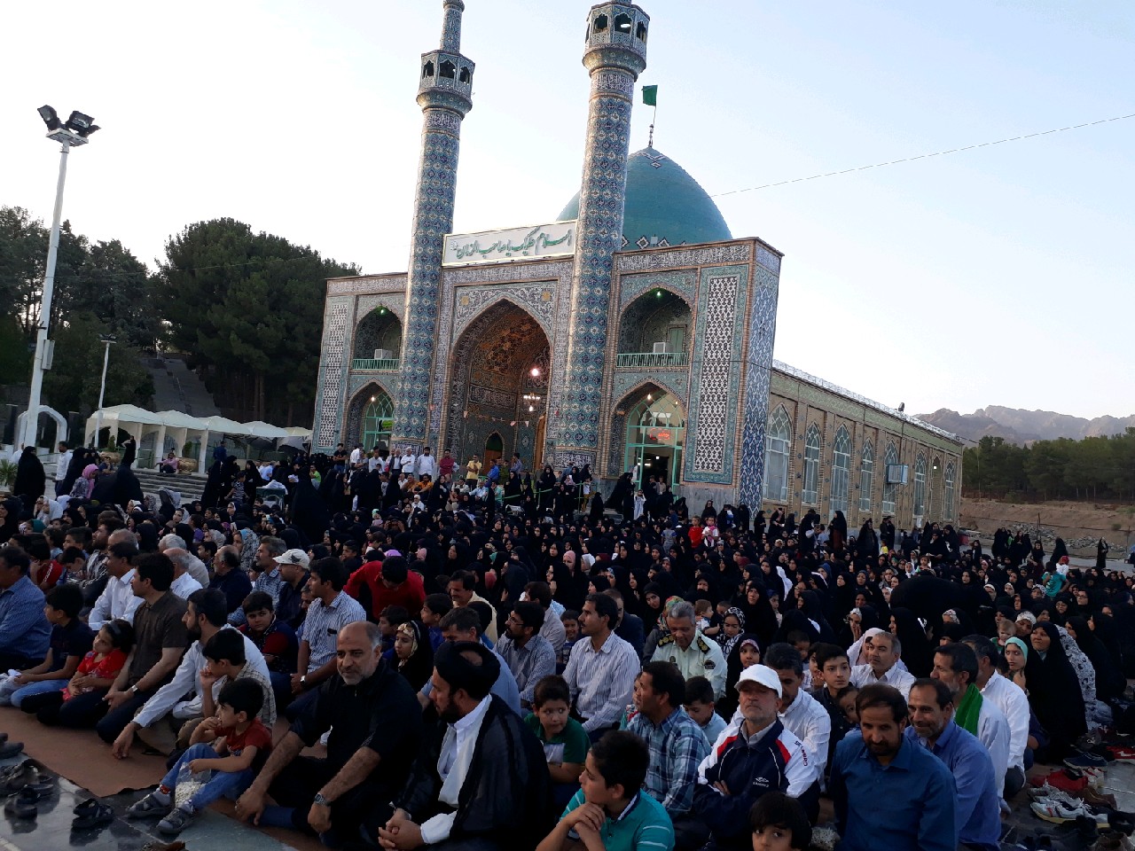 برگزاری همایش پیاده روی " حافظان حریم خانواده " در کاشمر