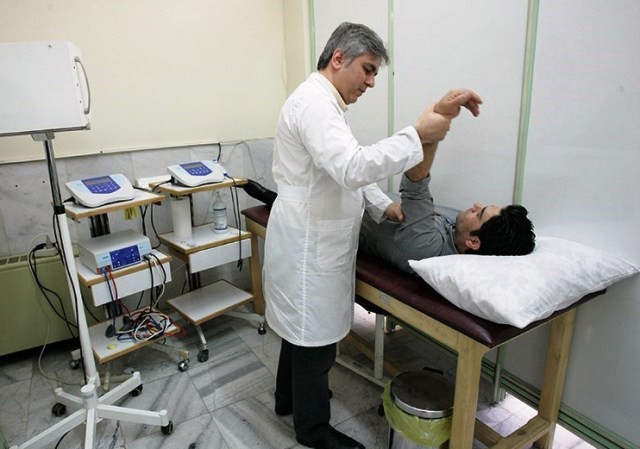 ارائه خدمات توانبخشی و مشاوره به مناسبت آغاز هفته بهزیستی در ایلام