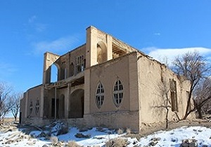 کوشک در بر قم در آینده نزدیک به باغ تالار تبدیل می شود