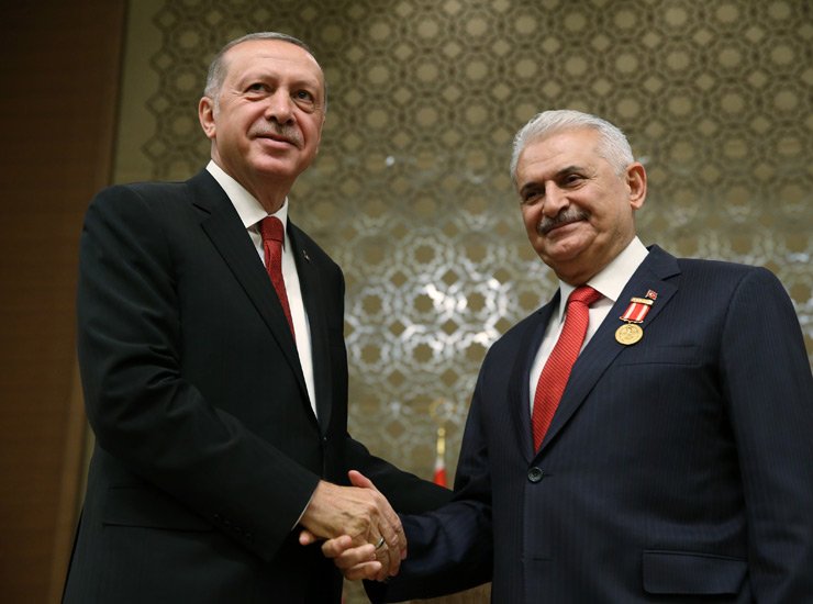 اردوغان به پاس قدردانی از ییلدیریم به او مدال افتخار داد+ عکس