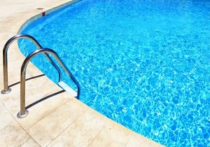 تهرانی&zwnj;ها استخرهای خود را با آب شرب پر می&zwnj;کنند