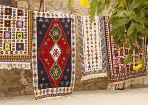 پیوند هنر و خلاقیت در دستان هنرمندان سرزمین رنگین کمان اقوام