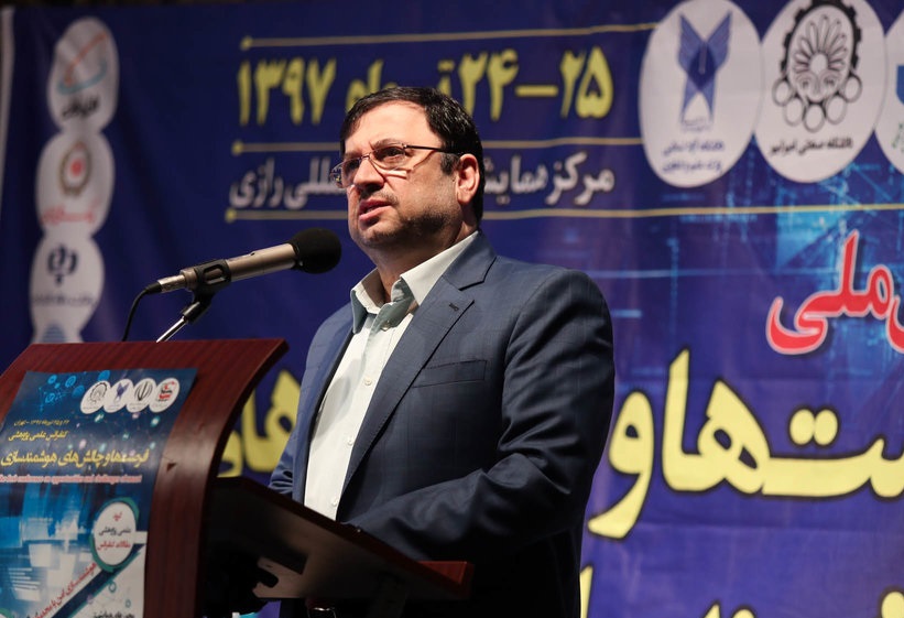 داده‌ها باید در چارچوب سرزمینی حفظ شوند/ ۵۷ میلیون گوشی هوشمند در دست مردم است