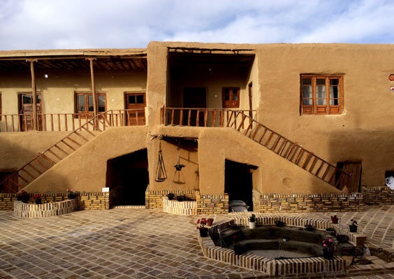 تسهیلات بهسازی مسکن روستایی در گناوه پرداخت شد