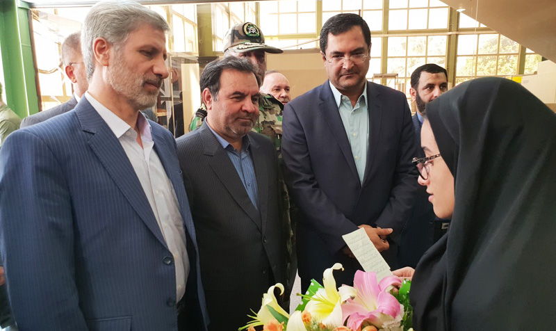 وزیر دفاع و پشتیبانی نیروهای مسلح به استان لرستان سفر کرد
