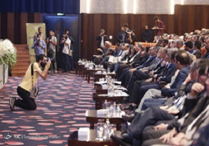انتقاد مجری برنامه پایش از ریخت و پاش های سازمان نظام مهندسی + فیلم