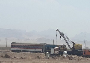 خروج یکی از واگن&zwnj;های قطار مسافربری مشهد_یزد از ریل در ایستگاه مبارکه بافق