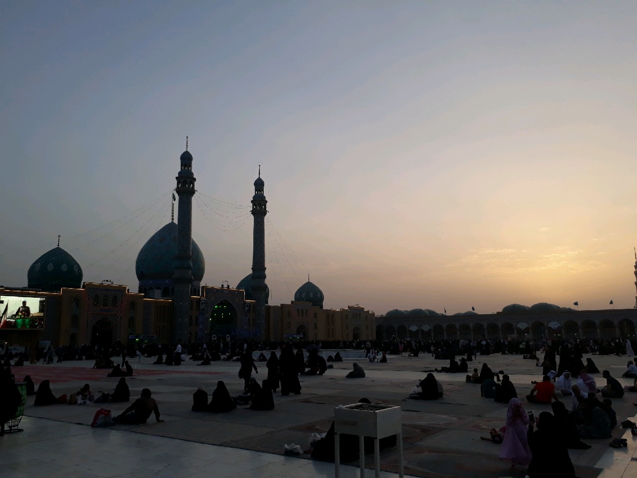 حال و هوای مسجد جمکران در دهه کرامت + تصاویر