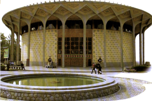 دیدار مدیر تئاتر شهر با سرپرست دفتر طرح های عمرانی وزارت ارشاد/ اولویت های بازسازی تئاتر شهر مشخص شد / شمارش معکوس برای تکمیل بازسازی تئاتر شهر