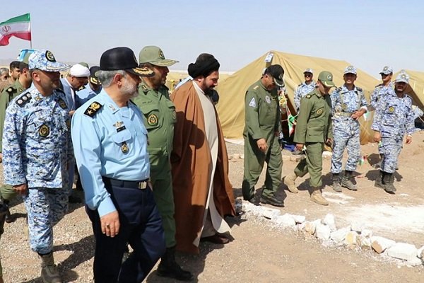 فرمانده نهاجا از اردوگاه کویر دانشگاه شهید ستاری بازدید کرد