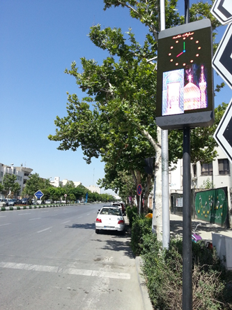 پخش صلوات خاصه امام رضا (ع) از نمایشگر‌های شهری مشهد در ایام دهه کرامت