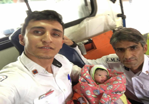 وضع حمل مادر باردار گلمکانی در آمبولانس
