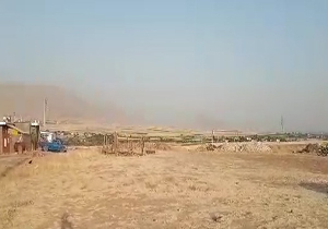 تخلیه نخاله در زمین ورزشی! + فیلم