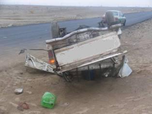واژگونی یک دستگاه خودروی وانت پیکان در جوین