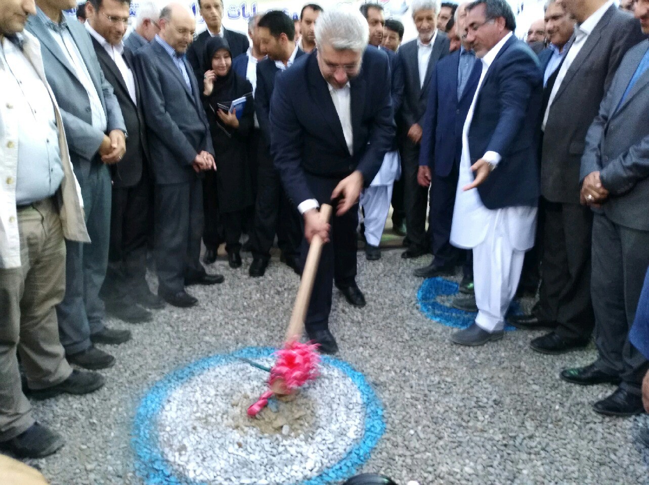 کلنگ آغاز عملیات اجرایی فاز ۴ آب شیرین کن زاهدان به زمین زده شد
