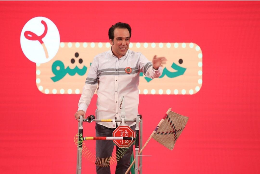 استندآپ کمدی جذاب کمدین «خندوانه» با واکر! + فیلم