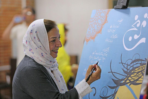 اجرای رسمی &laquo;ترنج&raquo; با یک جشن تولد آغاز شد/ زنده باد تئاتر