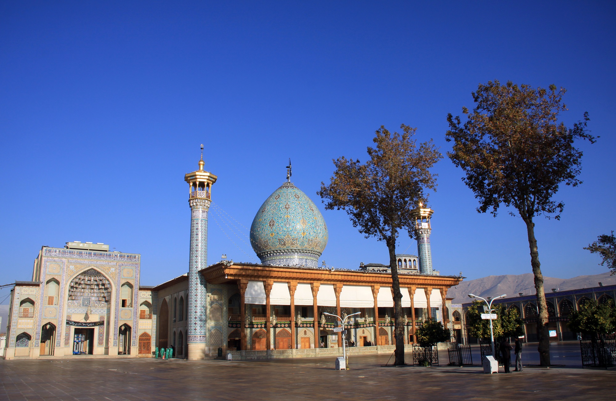 دلایل هجرت احمد بن موسی به ایران/ محل دفن شاهچراغ کجاست؟
