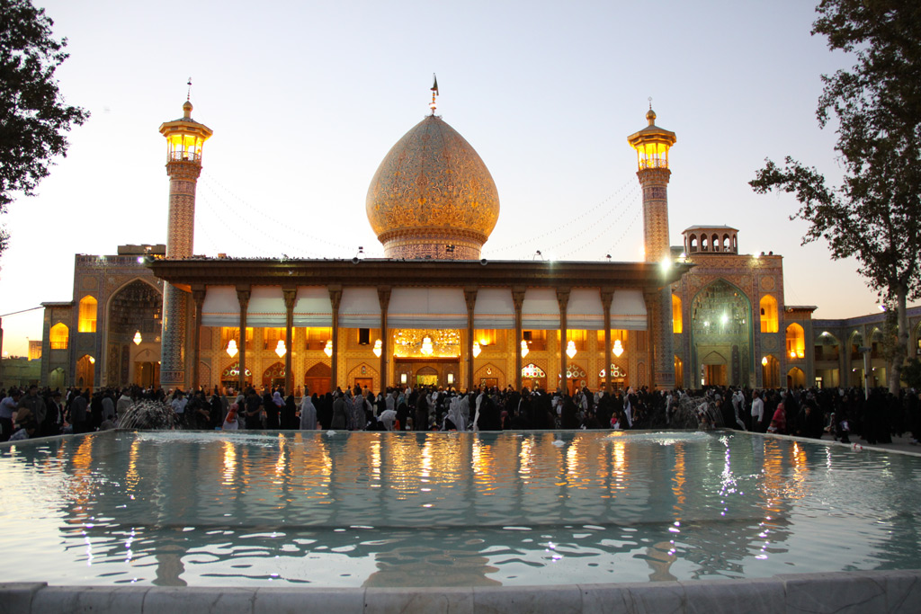دلایل هجرت احمد بن موسی به ایران/ محل دفن شاهچراغ کجاست؟