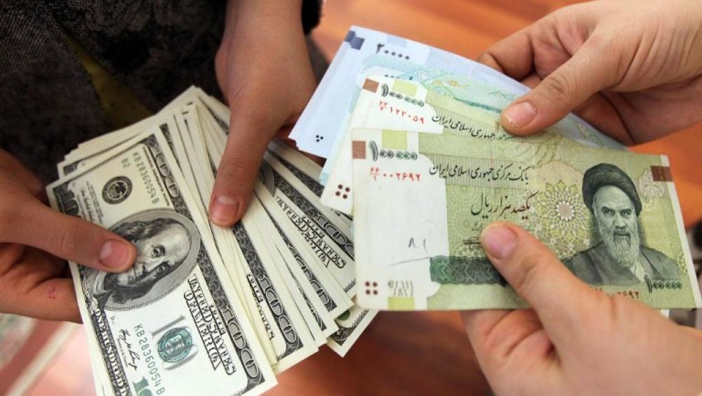 انتقال دلار به ایران کسب&zwnj;وکار پر رونق این روزهای مردم افغان!