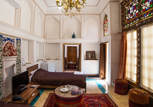 مهمان نوازِ مهمان پذیر / عطرِ هنر در قلب خانه تاریخی