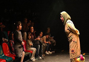 آرزوهای بافتنی روی صحنه همدان