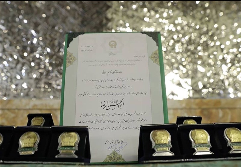 سردار سلیمانی خادم امام رضا (ع) شد+تصاویر