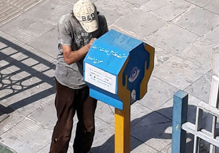 وقتی صندوق صدقات عابربانک می‌شود!! + فیلم
