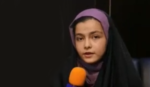 دختر نوجوان قمی که 4 زبان دنیا را برعکس صحبت می کند+فیلم