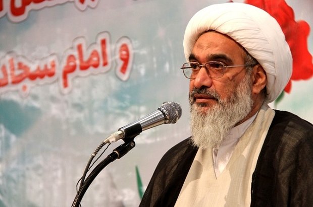 برپایی محافل قرآنی در همه ماه&zwnj;های سال استمرار داشته باشد