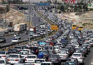 ترافیک در آزادراه کرج-تهران سنگین است/ بارش باران در استان‌های مازندران و گیلان