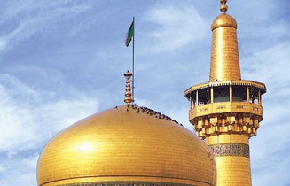 خادمی که مخصوص شستشوی گنبد طلایی بارگاه امام رضا(ع) است +فیلم
