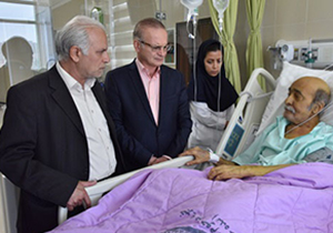 عیادت رئیس دانشگاه علوم پزشکی شیراز از هنرمندان