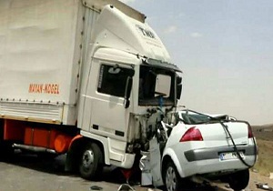 مصدوم شدن 6 نفر بر اثر برخورد تریلر و مگان
