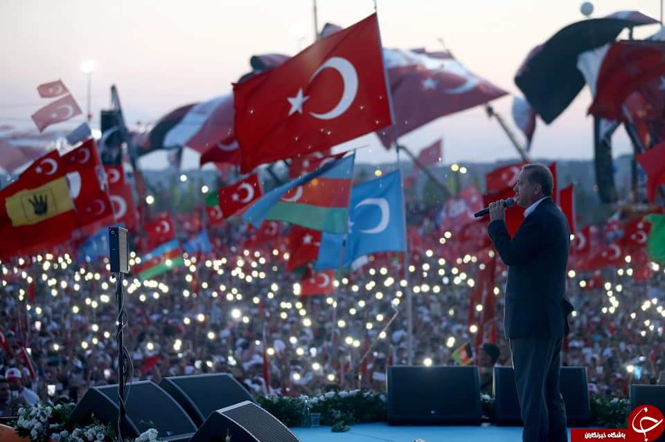 تصاویر روز: از پیروزی اردوغان در انتخابات ترکیه تا چهره پردازی ترسناک هواداران تیم سنگال در جام جهانی تصاویر روز: از پیروزی اردوغان در انتخابات ترکیه تا چهره پردازی ترسناک هواداران تیم سنگال در جام جهانی